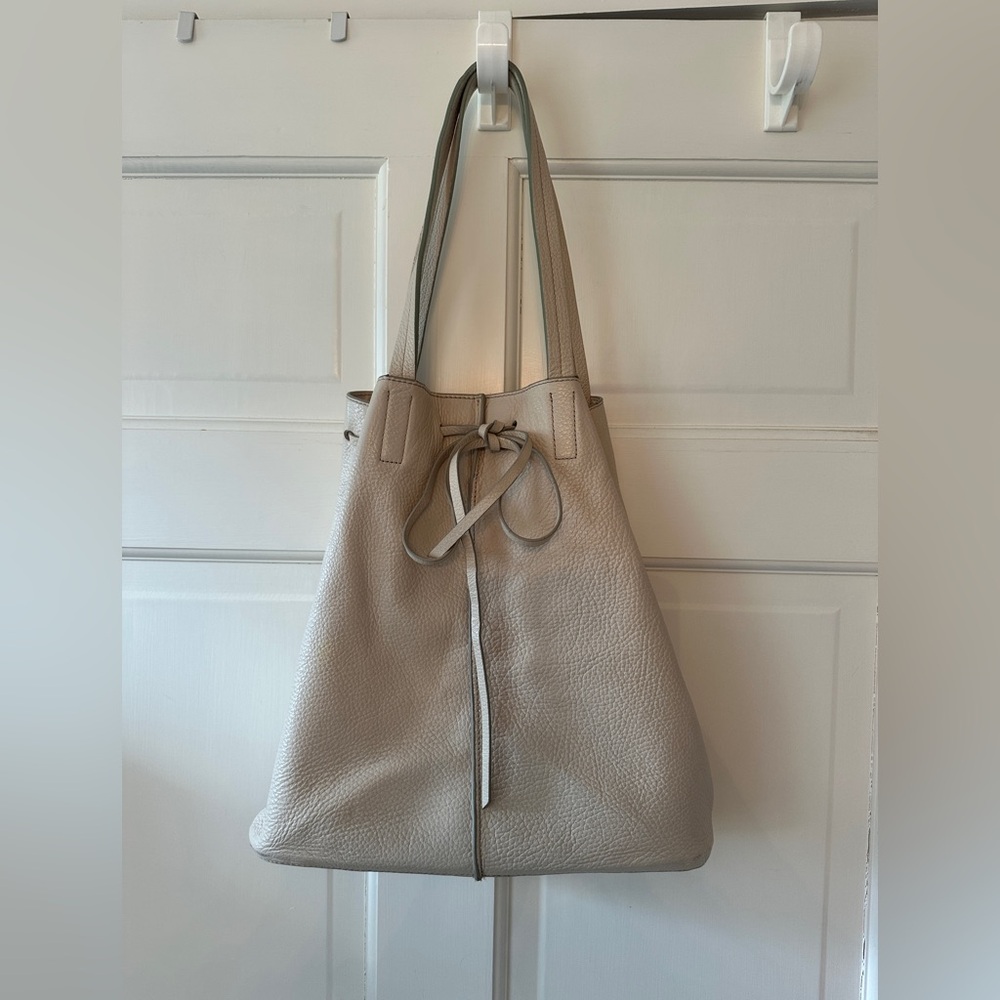 Vintage Banana republic cream Leather bucket Tote Bag
